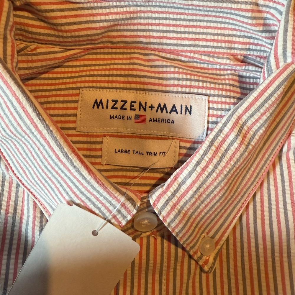 Mizzen & Main short sleeve seersucker shirt. Men’s Large/Trim Fit. New w/ tags.